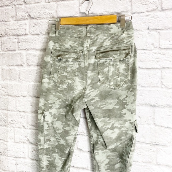 Spanx Twill Ankle Cargo Pant in Camo - Picture 8 of 8